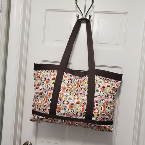 EC LeSportSac Hearts Everywhere Travel/Gym Bag, Lightweight Brown/Beige - Picture 2 of 10